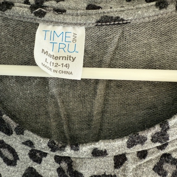Leopard print grey and black maternity nursing long sleeve shirt Large - Picture 4 of 7